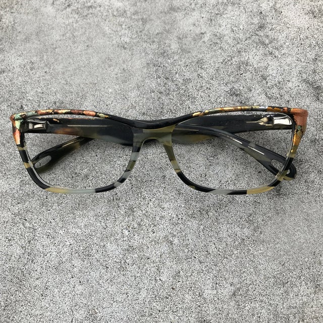 Black and white tortoise tamise readers